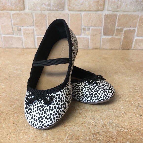 Old Navy Other - Old Navy elastic strap ballet flats
